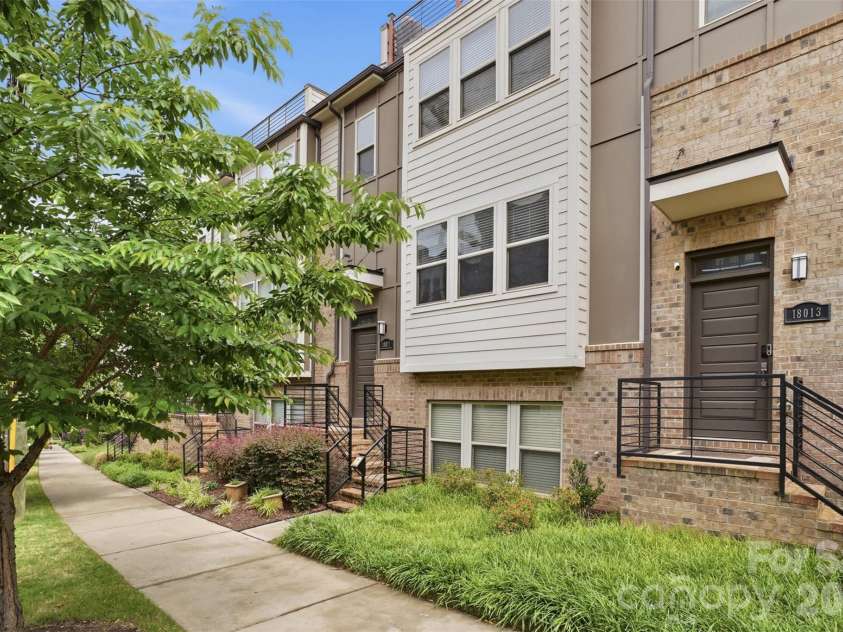 18017 Nolita Lane, Charlotte, NC 28204.  MLS# CAR4369250, YatesRealty ID 25882. 