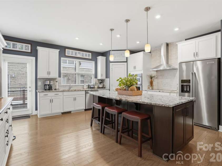 18017 Nolita Lane, Charlotte, NC 28204.  MLS# CAR4369250, YatesRealty ID 25882. 