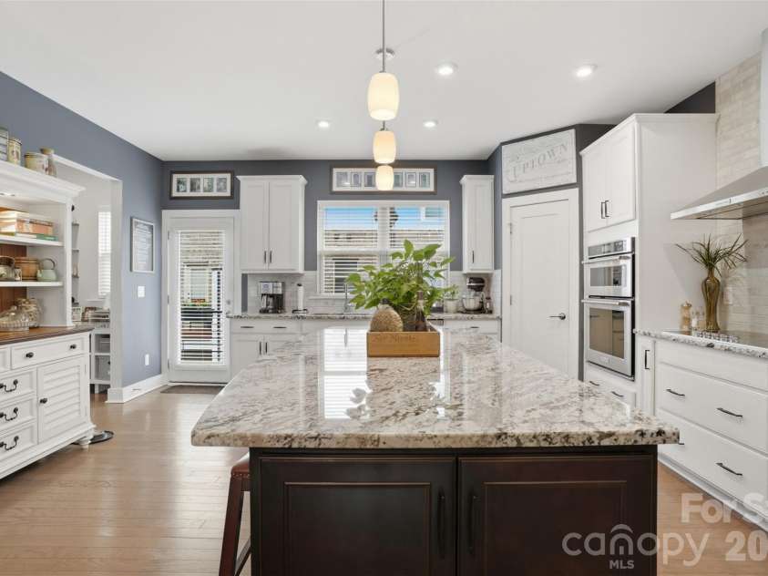 18017 Nolita Lane, Charlotte, NC 28204.  MLS# CAR4369250, YatesRealty ID 25882. 