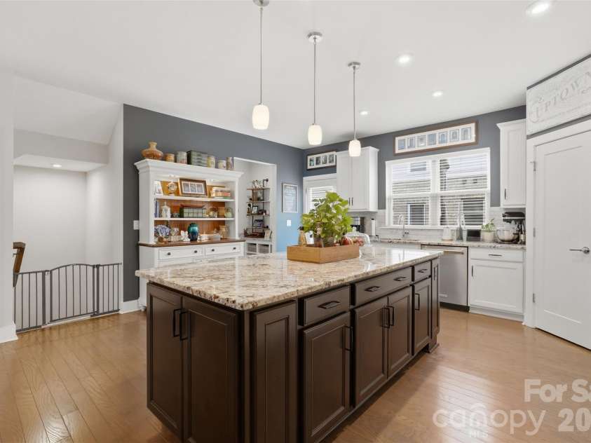18017 Nolita Lane, Charlotte, NC 28204.  MLS# CAR4369250, YatesRealty ID 25882. 