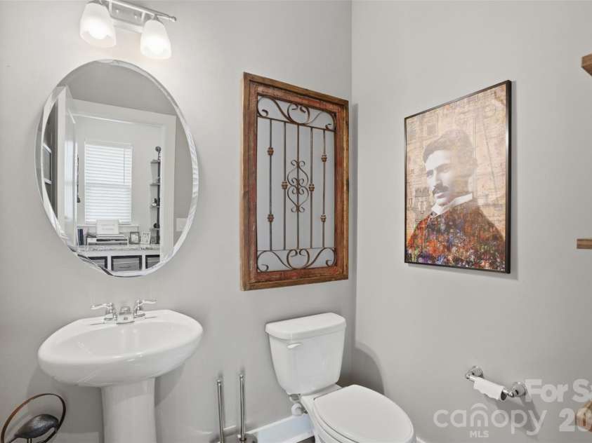 18017 Nolita Lane, Charlotte, NC 28204.  MLS# CAR4369250, YatesRealty ID 25882. 