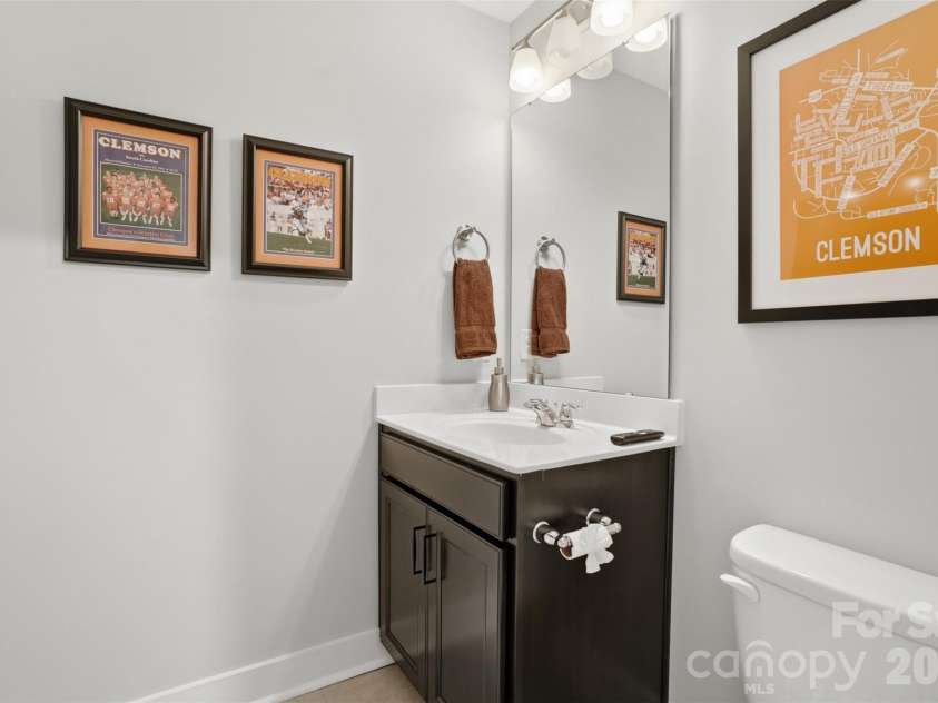 18017 Nolita Lane, Charlotte, NC 28204.  MLS# CAR4369250, YatesRealty ID 25882. 