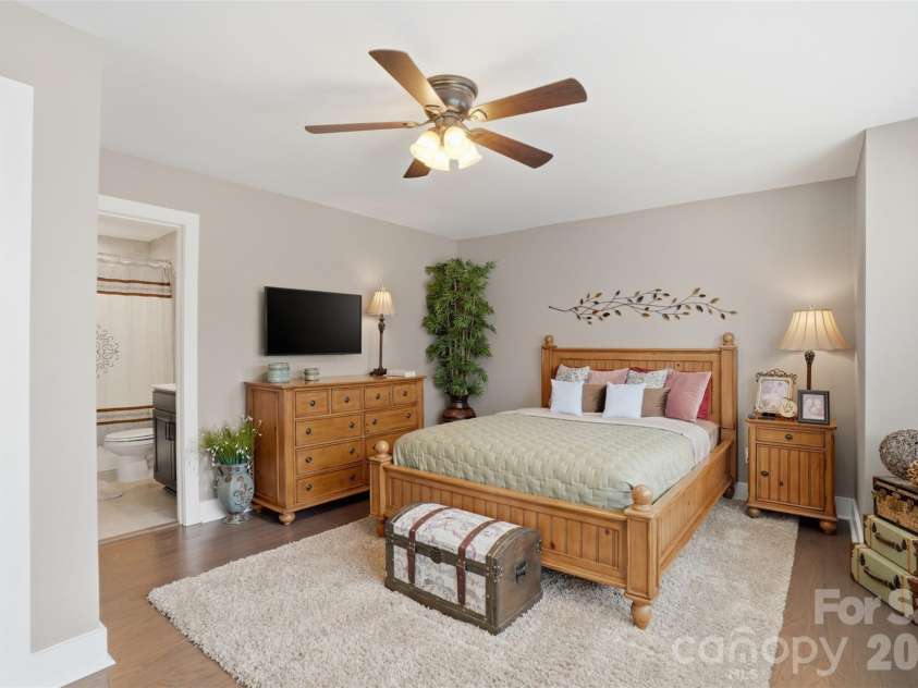 18017 Nolita Lane, Charlotte, NC 28204.  MLS# CAR4369250, YatesRealty ID 25882. 