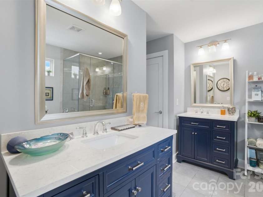 18017 Nolita Lane, Charlotte, NC 28204.  MLS# CAR4369250, YatesRealty ID 25882. 