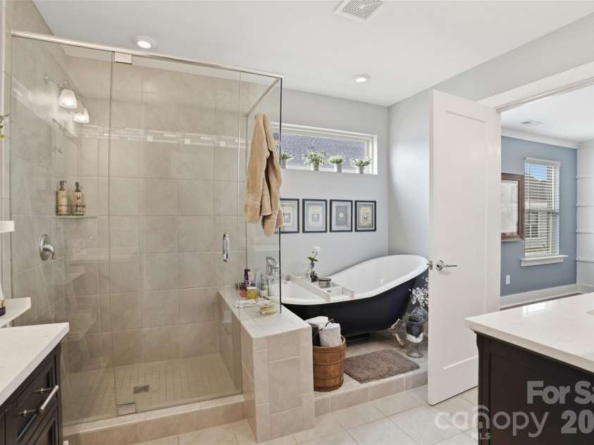 18017 Nolita Lane, Charlotte, NC 28204.  MLS# CAR4369250, YatesRealty ID 25882. 