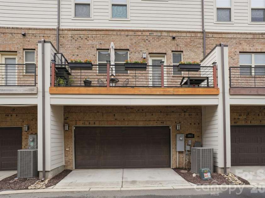 18017 Nolita Lane, Charlotte, NC 28204.  MLS# CAR4369250, YatesRealty ID 25882. 