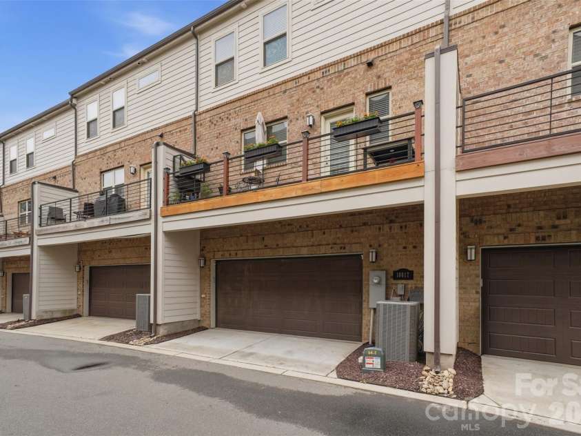 18017 Nolita Lane, Charlotte, NC 28204.  MLS# CAR4369250, YatesRealty ID 25882. 