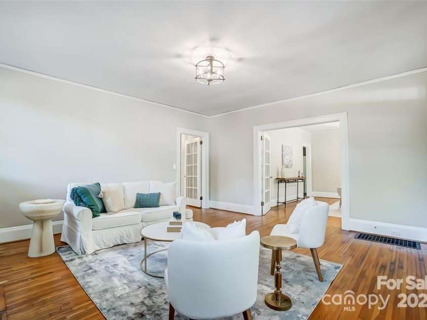 1217 York Street, Gastonia, NC 28052.  MLS# CAR4273651, YatesRealty ID 25883. 