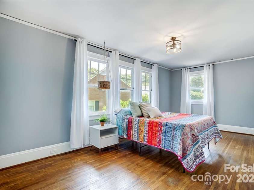 1217 York Street, Gastonia, NC 28052.  MLS# CAR4273651, YatesRealty ID 25883. 