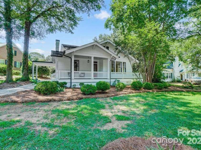 1217 York Street, Gastonia, NC 28052.  MLS# CAR4273651, YatesRealty ID 25883. 