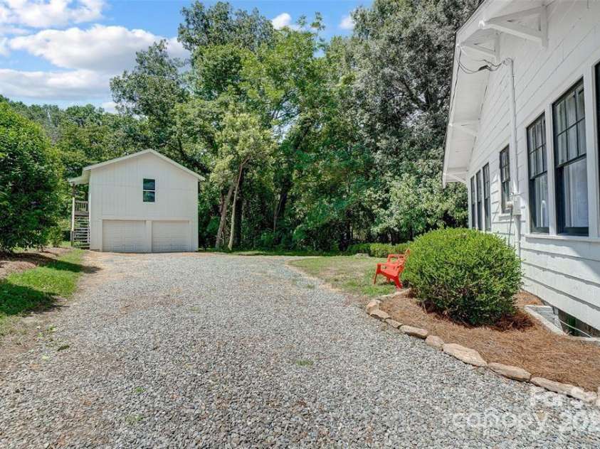 1217 York Street, Gastonia, NC 28052.  MLS# CAR4273651, YatesRealty ID 25883. 