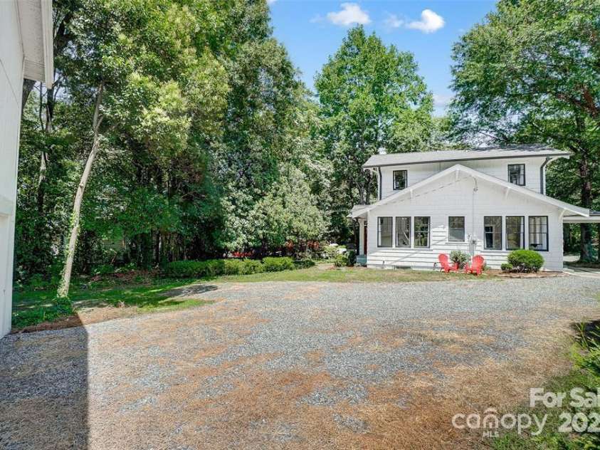 1217 York Street, Gastonia, NC 28052.  MLS# CAR4273651, YatesRealty ID 25883. 