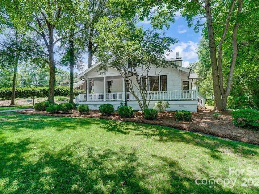 1217 York Street, Gastonia, NC 28052.  MLS# CAR4273651, YatesRealty ID 25883. 