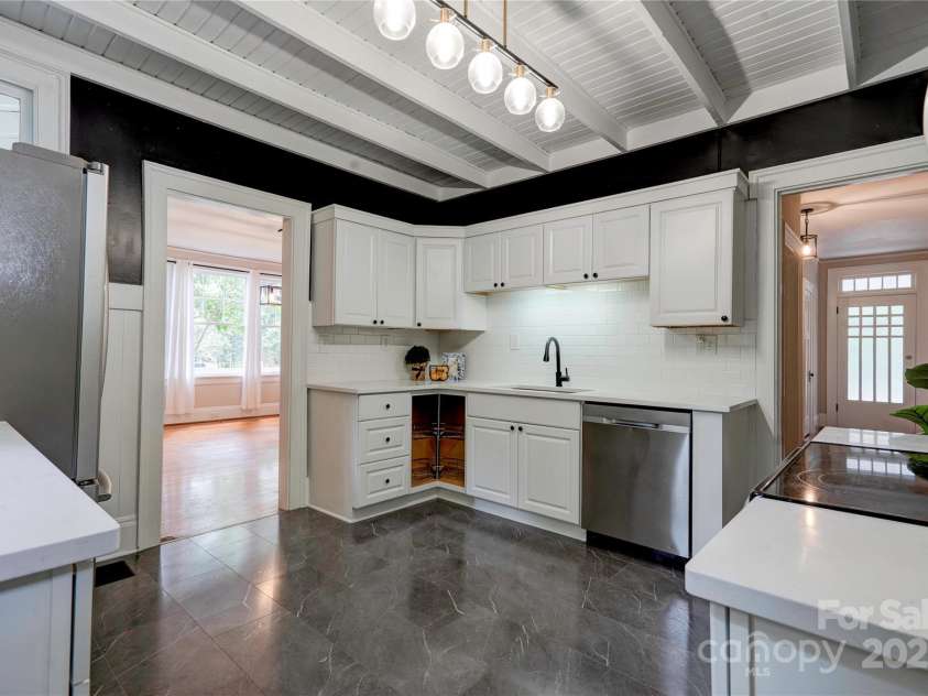 1217 York Street, Gastonia, NC 28052.  MLS# CAR4273651, YatesRealty ID 25883. 
