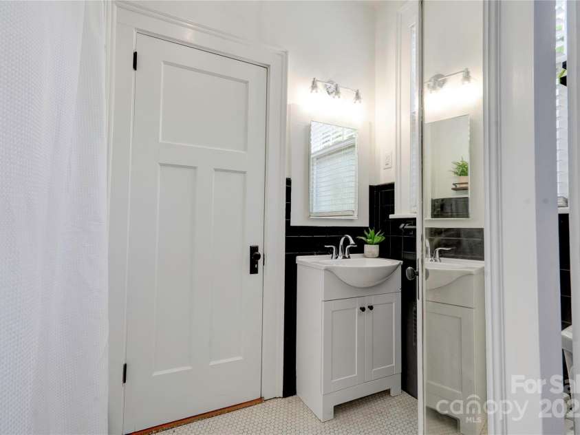 1217 York Street, Gastonia, NC 28052.  MLS# CAR4273651, YatesRealty ID 25883. 