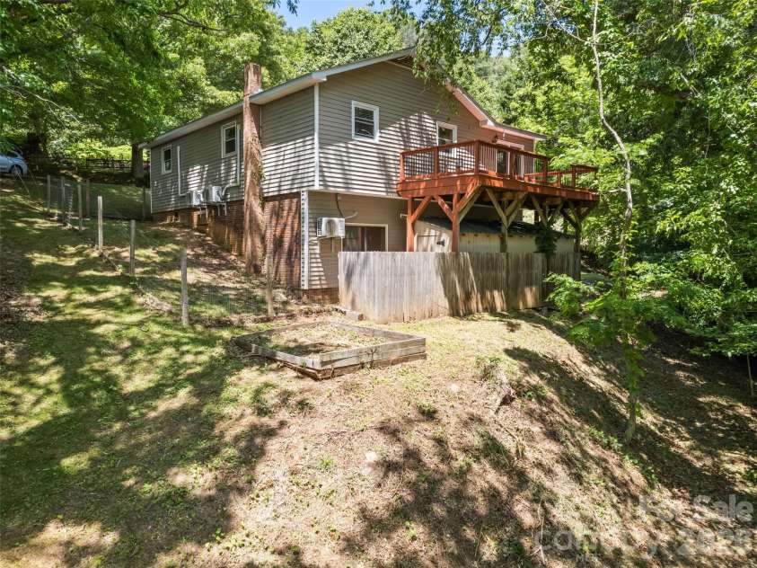 157 Highland Terrace, Clyde, NC 28721.  MLS# CAR4384320, YatesRealty ID 25883. 