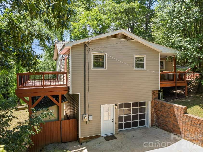 157 Highland Terrace, Clyde, NC 28721.  MLS# CAR4384320, YatesRealty ID 25883. 