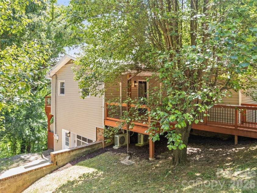 157 Highland Terrace, Clyde, NC 28721.  MLS# CAR4384320, YatesRealty ID 25883. 