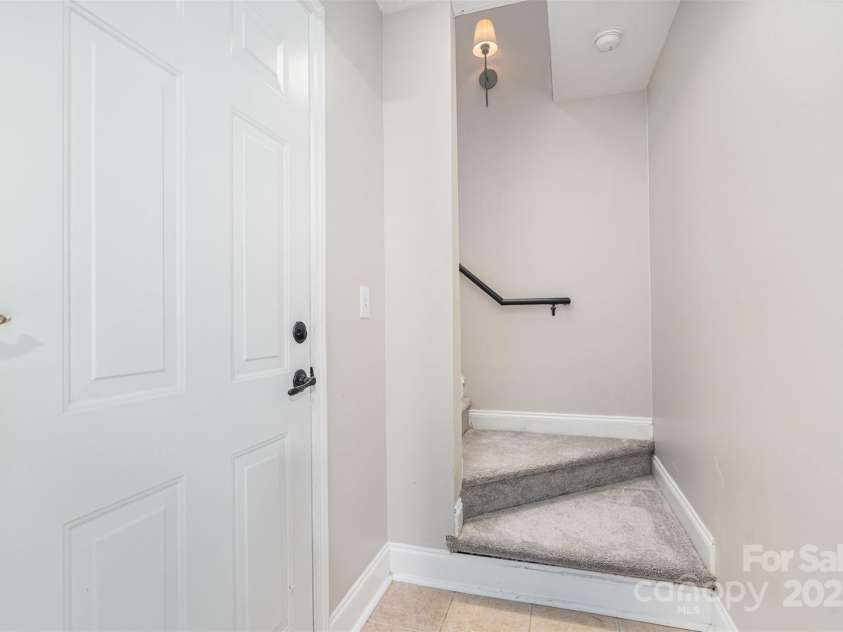 14247 Richmond Park Avenue, Charlotte, NC 28277.  MLS# CAR4280603, YatesRealty ID 25884. Garage entrance