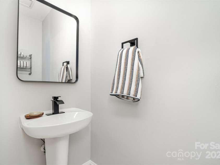 14247 Richmond Park Avenue, Charlotte, NC 28277.  MLS# CAR4280603, YatesRealty ID 25884. Powder Room