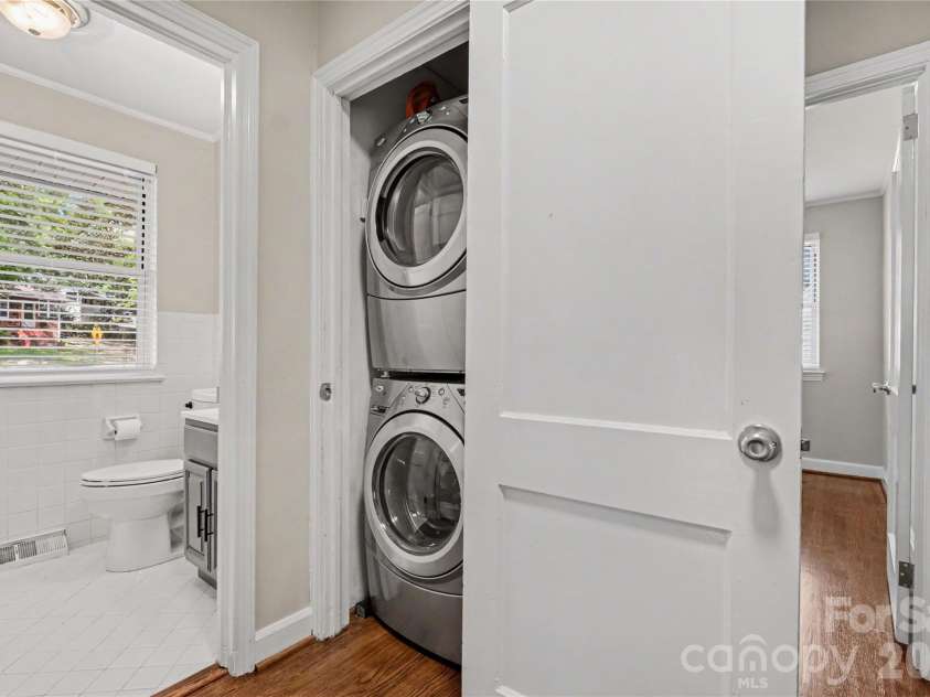 3231 Eastwood Drive, Charlotte, NC 28205.  MLS# CAR4379099, YatesRealty ID 25889. Washer & Dryer remain