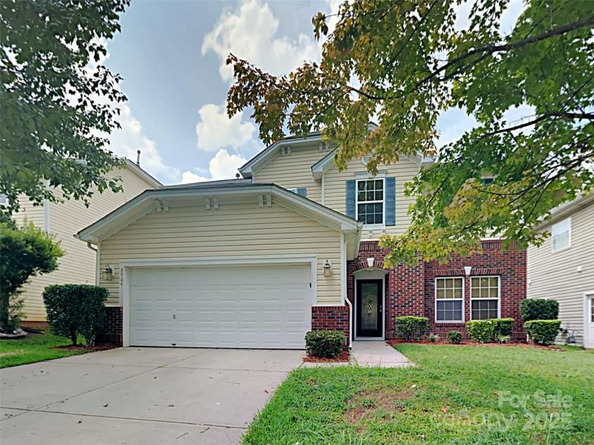 8924 Oransay Way, Charlotte, NC 28278.  MLS# CAR4277114, YatesRealty ID 25890. 