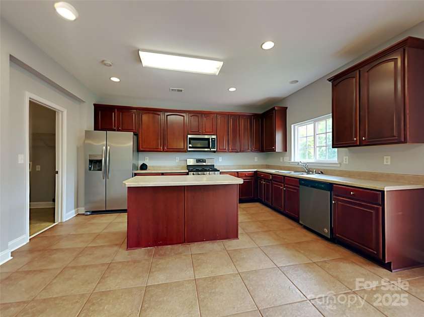 8924 Oransay Way, Charlotte, NC 28278.  MLS# CAR4277114, YatesRealty ID 25890. 