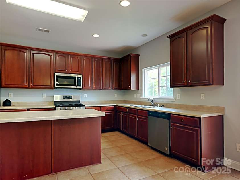 8924 Oransay Way, Charlotte, NC 28278.  MLS# CAR4277114, YatesRealty ID 25890. 