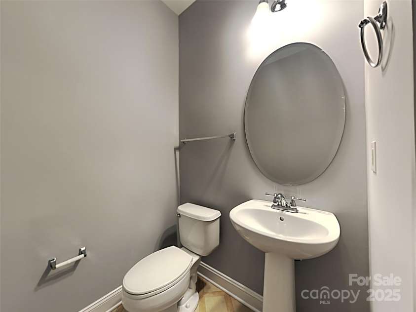 8924 Oransay Way, Charlotte, NC 28278.  MLS# CAR4277114, YatesRealty ID 25890. 