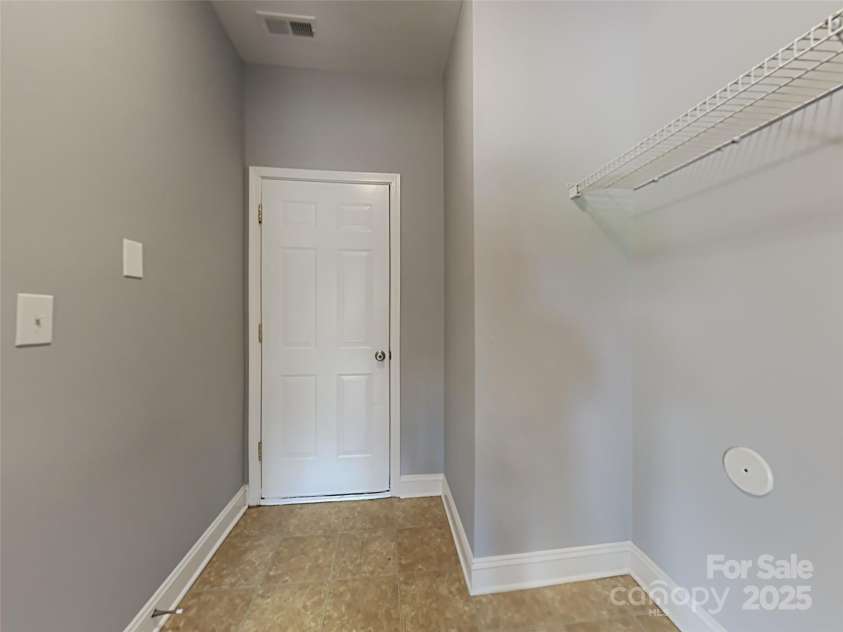 8924 Oransay Way, Charlotte, NC 28278.  MLS# CAR4277114, YatesRealty ID 25890. 