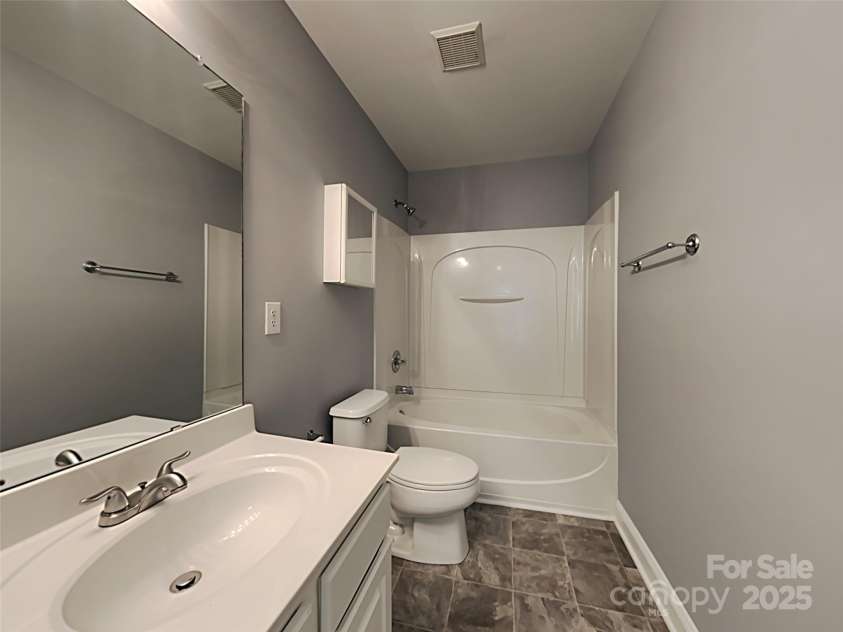 8924 Oransay Way, Charlotte, NC 28278.  MLS# CAR4277114, YatesRealty ID 25890. 