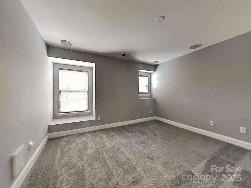 8924 Oransay Way, Charlotte, NC 28278.  MLS# CAR4277114, YatesRealty ID 25890. Loft