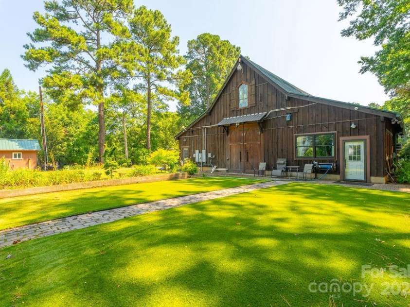 9032 Boyd Drive, Matthews, NC 28105.  MLS# CAR4281009, YatesRealty ID 25891. 