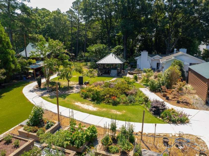 9032 Boyd Drive, Matthews, NC 28105.  MLS# CAR4281009, YatesRealty ID 25891. 