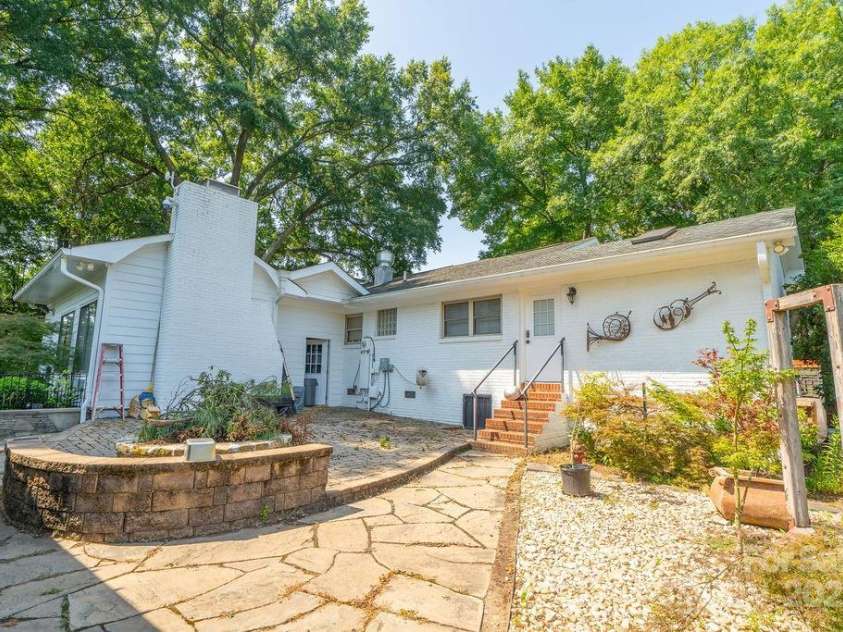 9032 Boyd Drive, Matthews, NC 28105.  MLS# CAR4281009, YatesRealty ID 25891. 