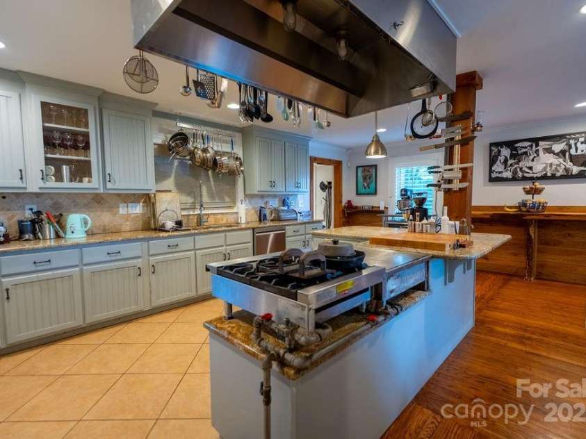 9032 Boyd Drive, Matthews, NC 28105.  MLS# CAR4281009, YatesRealty ID 25891. 