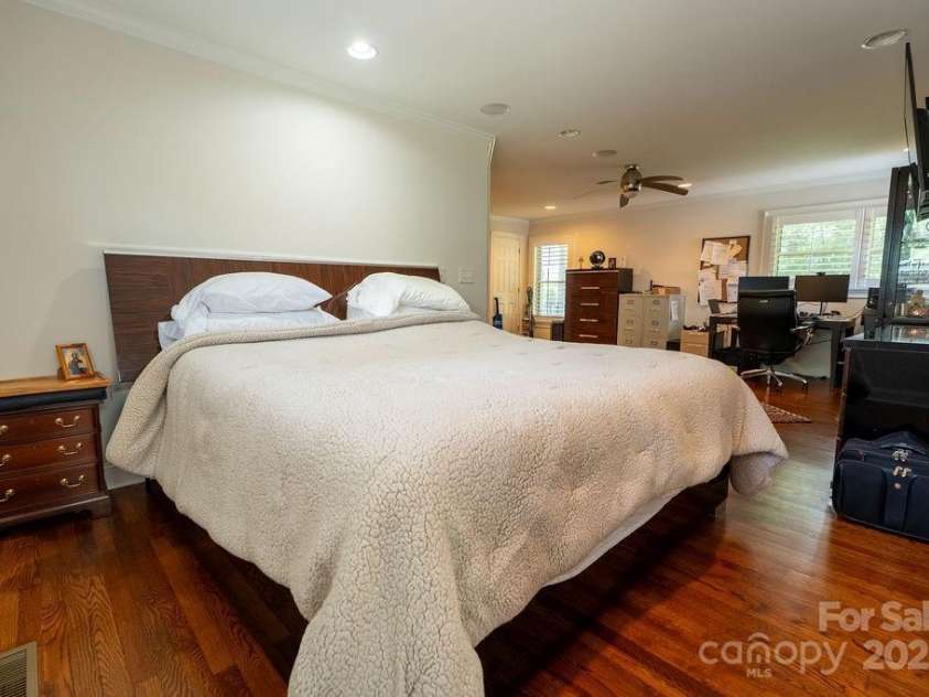 9032 Boyd Drive, Matthews, NC 28105.  MLS# CAR4281009, YatesRealty ID 25891. 