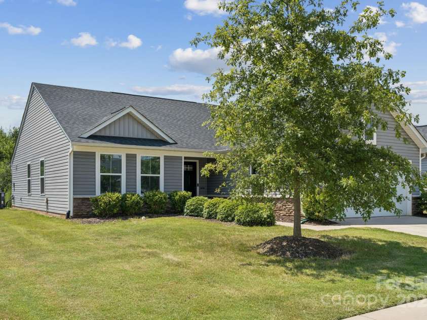 6013 Bellastead Drive, Charlotte, NC 28214.  MLS# CAR4279446, YatesRealty ID 25892. 