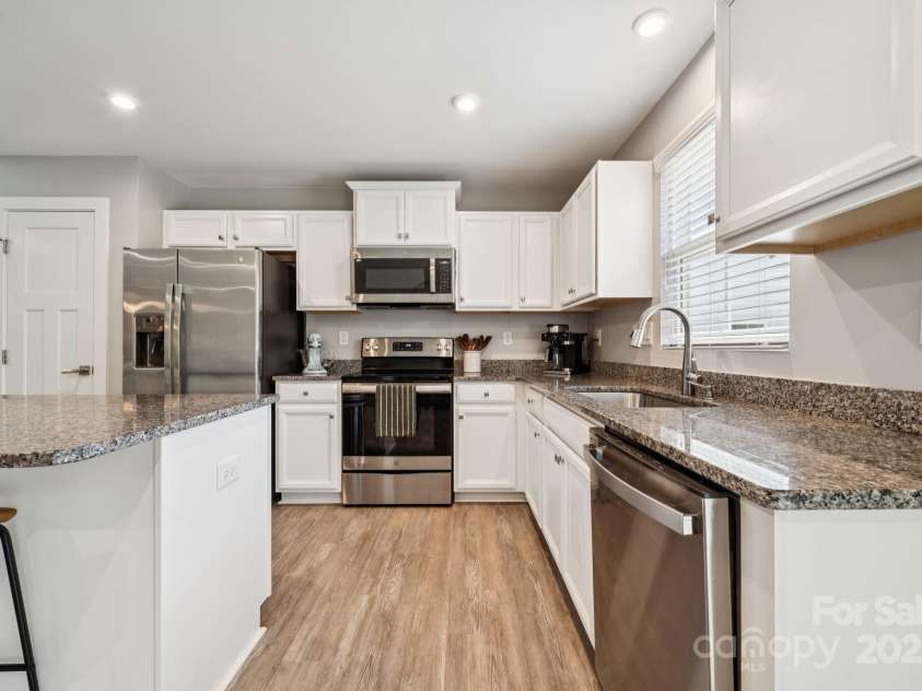 6013 Bellastead Drive, Charlotte, NC 28214.  MLS# CAR4279446, YatesRealty ID 25892. 