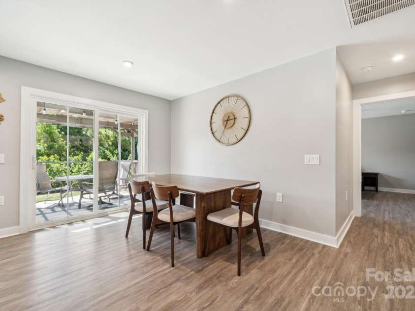 6013 Bellastead Drive, Charlotte, NC 28214.  MLS# CAR4279446, YatesRealty ID 25892. 