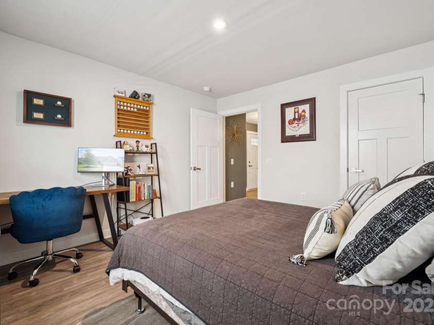 6013 Bellastead Drive, Charlotte, NC 28214.  MLS# CAR4279446, YatesRealty ID 25892. 