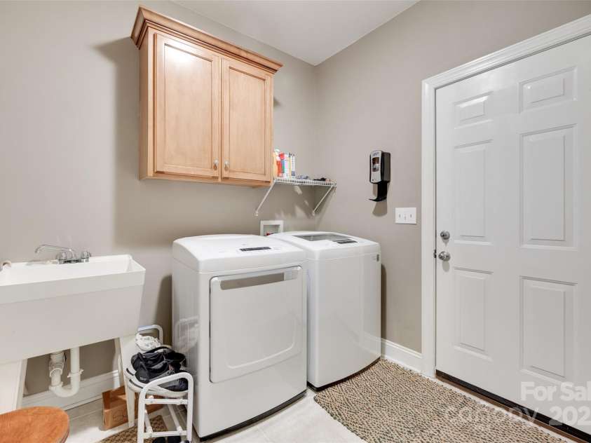 125 Highland Forest Drive, Clover, SC 29710.  MLS# CAR4272102, YatesRealty ID 25893. Laundry room on main level with cabinets and deep sink