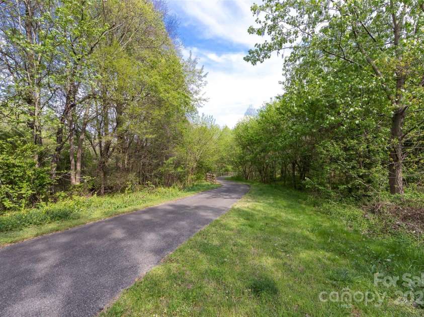 19763 Deer Valley Drive, Cornelius, NC 28031.  MLS# CAR4333063, YatesRealty ID 25893. Walking trails!