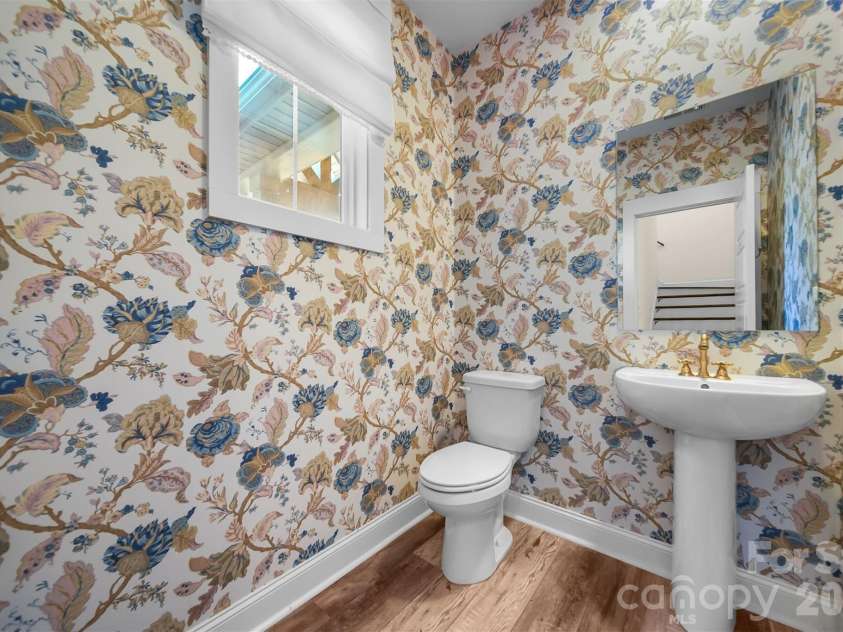 2586 Lee Lawing Road, Lincolnton, NC 28092.  MLS# CAR4351589, YatesRealty ID 25894. Half Bath