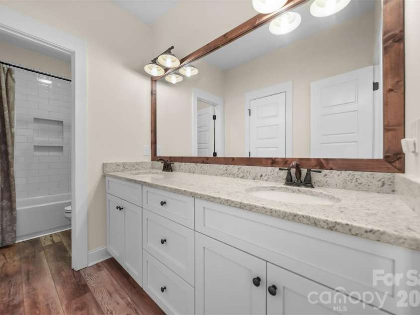 2586 Lee Lawing Road, Lincolnton, NC 28092.  MLS# CAR4351589, YatesRealty ID 25894. Hall Bath