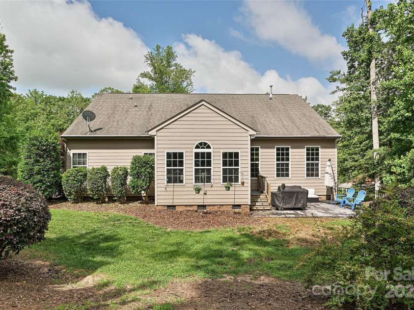 4018 Harmattan Drive, Denver, NC 28037.  MLS# CAR4259342, YatesRealty ID 25896. Back of Home