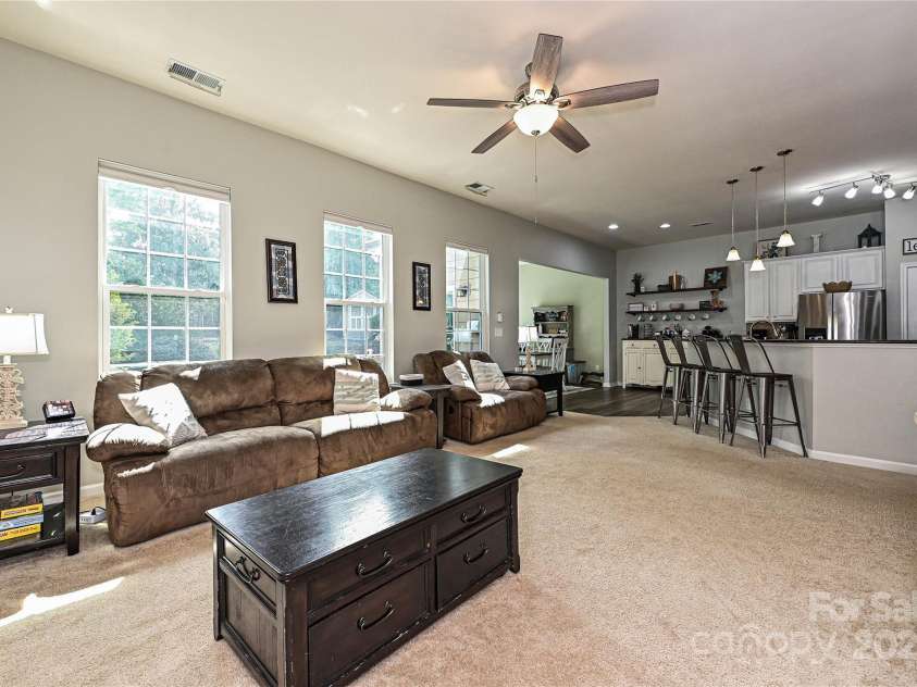 4018 Harmattan Drive, Denver, NC 28037.  MLS# CAR4259342, YatesRealty ID 25896. Great Room