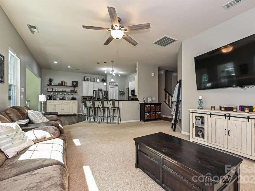 4018 Harmattan Drive, Denver, NC 28037.  MLS# CAR4259342, YatesRealty ID 25896. Great Room