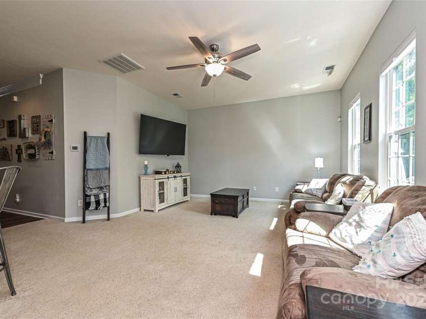 4018 Harmattan Drive, Denver, NC 28037.  MLS# CAR4259342, YatesRealty ID 25896. Great Room