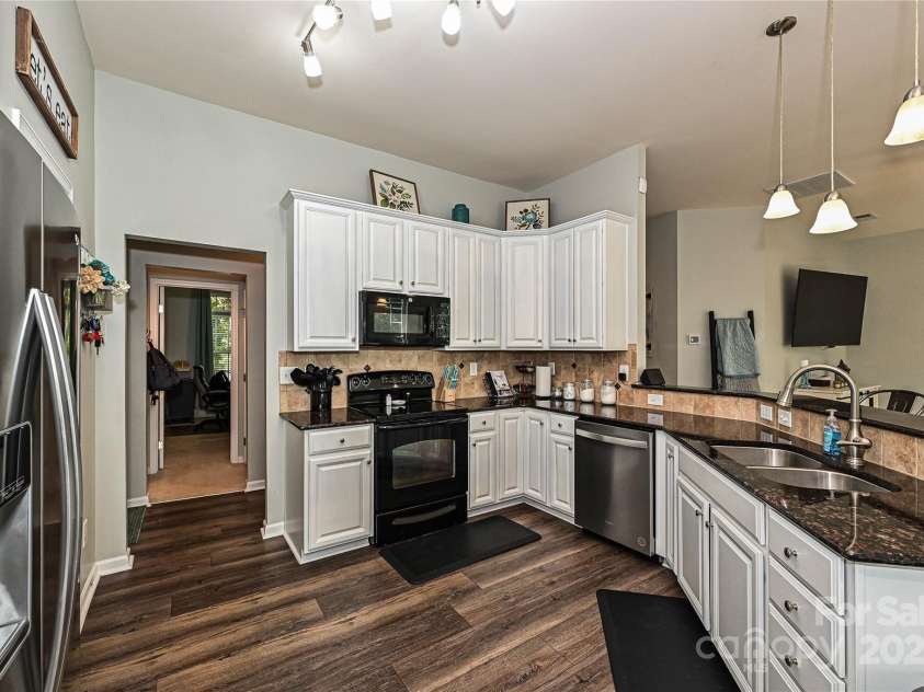 4018 Harmattan Drive, Denver, NC 28037.  MLS# CAR4259342, YatesRealty ID 25896. Kitchen